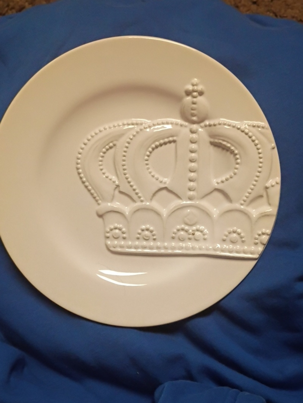 The Royal Standard White Royal Crown Embossed 8-inch Plates, Set of 4".